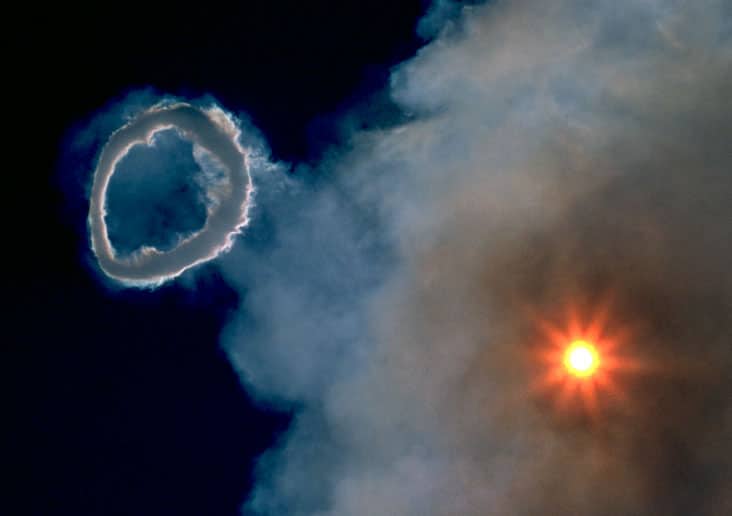 Natural smoke ring at mount Etna ©2000 by Jürg Alean