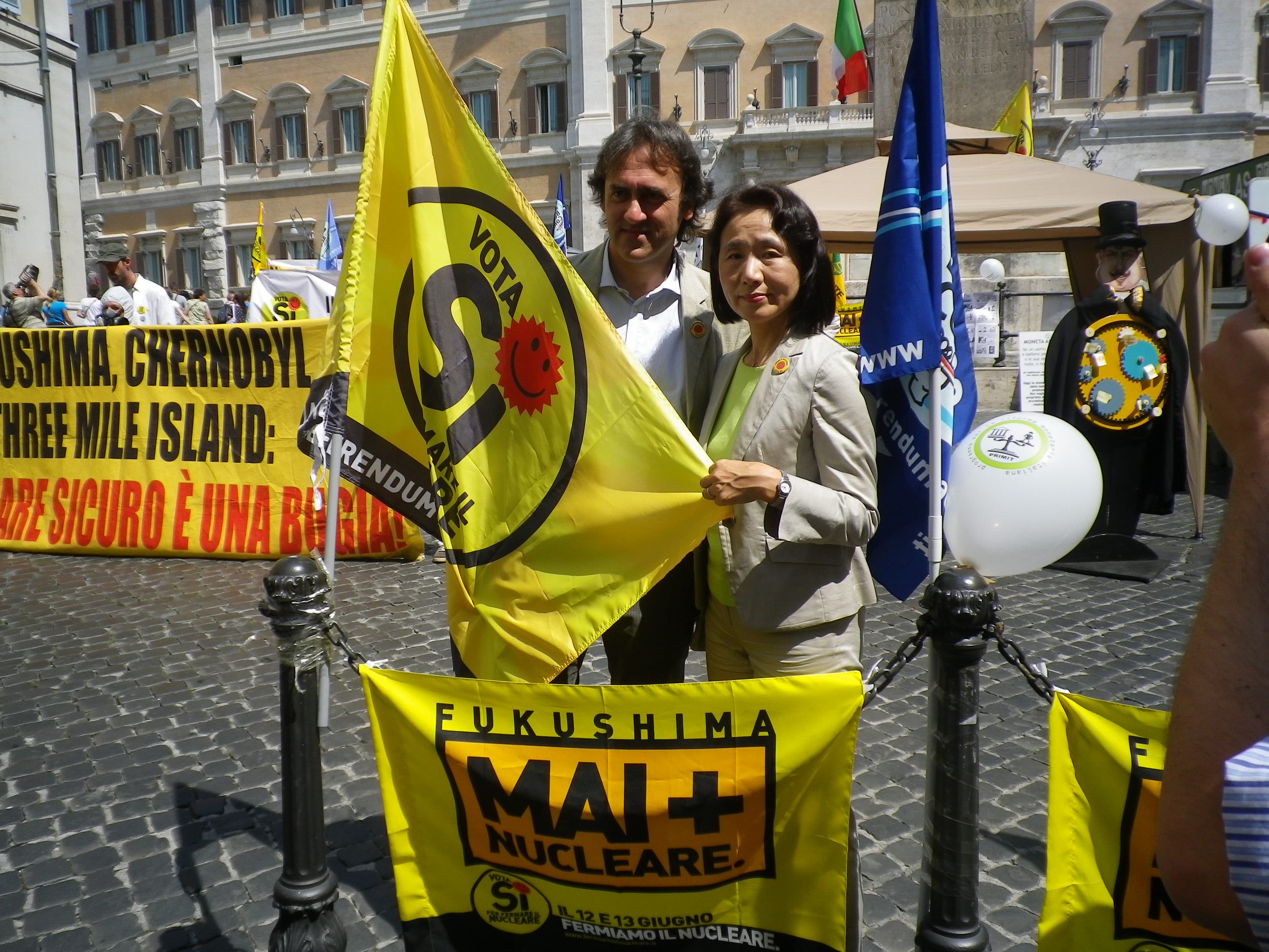 Satoko Watanabe invited by the Greens in Italy. She reported on Fukushima before the referendum on nuclear energy policy. 