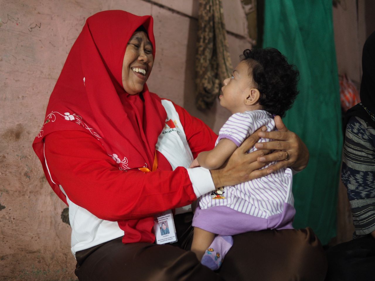 Rachel House Community-Based Palliative Care volunteer with patient. Photo by Kartika Kurniasari.