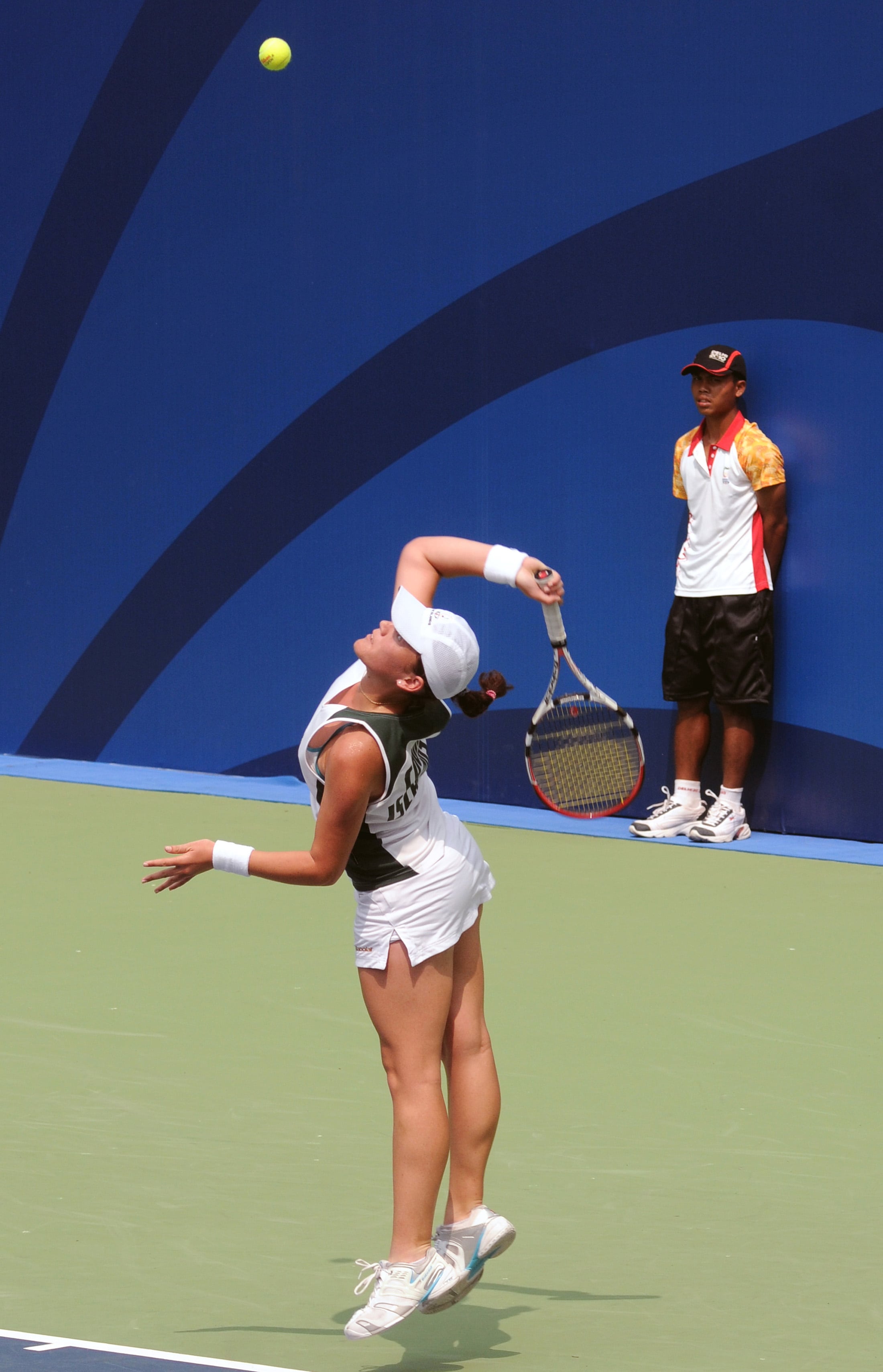 XIX Commonwealth Games (2010). Brittany Teei of Cook Islands against Sania Mirza of India.