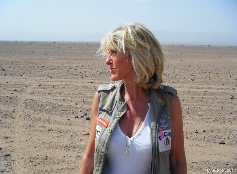 Dominique Serra in the Moroccan desert. Photo by Maienga.